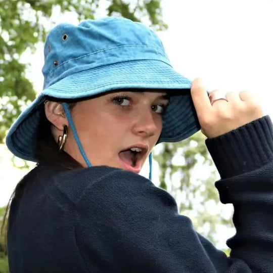 2025 Blaue Cowboy-Wander-Eimerhüte mit Schnur, Herren-Denim-Strand-Sonnenhut für Damen, Outdoor, Paar, Bob, Panama, Sommer-Fischerkappe Festival Outfits | Techno Shirts | Rave Clothing