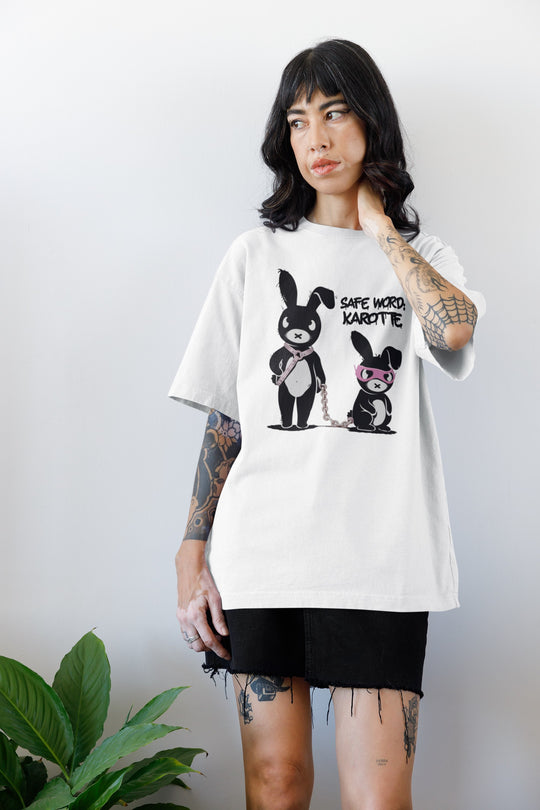 safe_word_karotte_oversized_shirt_weiss-_woman_frontprint